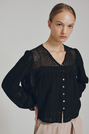 브이넥 펀칭 블라우스 - 블랙 / V-neck Punching Blouse - Black
