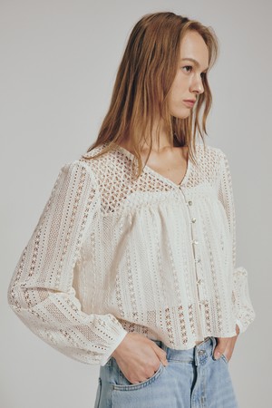 브이넥 펀칭 블라우스 - 크림 / V-neck Punching Blouse - Cream