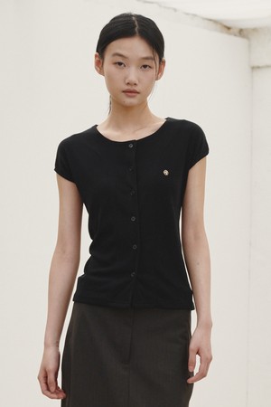 캡슬리브 버튼 티셔츠 - 블랙 / Cap Sleeve Button T-shirt - Black