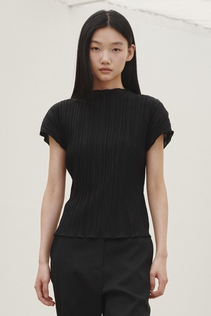 플리츠 모크넥 티셔츠 - 블랙 / Pleated Mock Neck T-shirt - Black