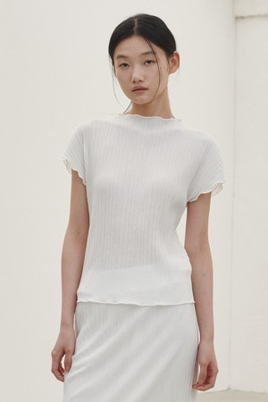 플리츠 모크넥 티셔츠 - 화이트 / Pleated Mock Neck T-shirt - White