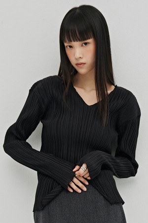 브이넥 플리츠 블라우스 - 블랙 / V-Neck Pleated Blouse - Black