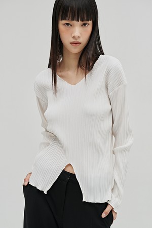 브이넥 플리츠 블라우스 - 아이보리 / V-Neck Pleated Blouse - Ivory