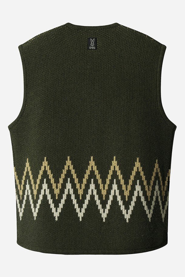 유니) 코위찬 니트 베스트(KHAKI)는 가을, 겨울 시즌에 어울리는 유니섹스 스타일의 니트 베스트입니다. 클래식하고 미니멀한 디자인으로, 모임룩 연출에도 적합합니다. 부드러운 촉감의 두꺼운 니트 소재에, 자카드 패턴과 자수 디테일이 더해져 고급스러운 분위기를 자아냅니다. 크롭 기장의 V넥 디자인과 민소매 스타일, 집업 여밈 방식으로 편안하게 착용 가능합니다. 

