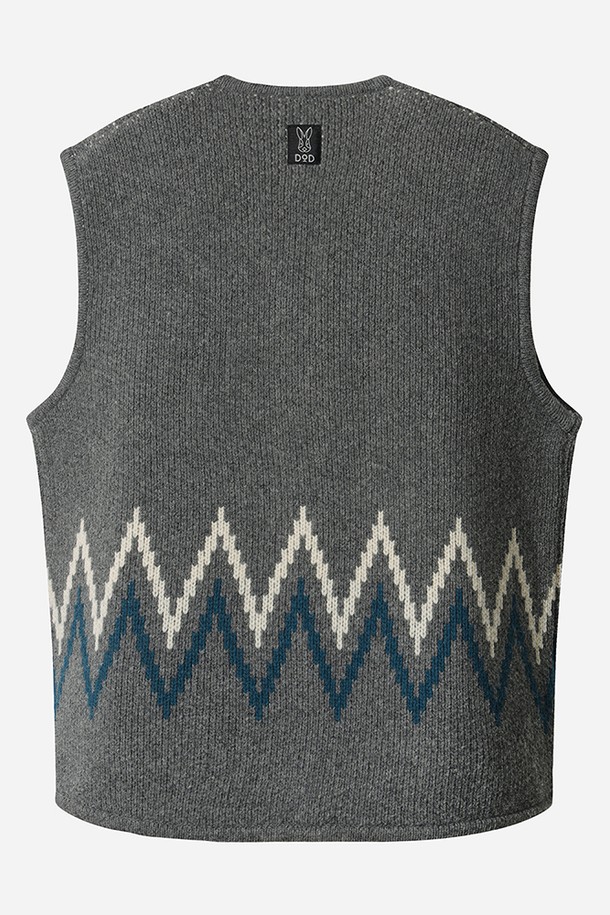 유니) 코위찬 니트 베스트(멜란지 그레이 스탠다드)는 캐주얼, 클래식, 미니멀 스타일을 아우르는 남녀 공용 니트 베스트입니다. 가을, 겨울 시즌에 어울리는 중간 두께의 부드러운 니트 소재로 제작되었으며, 브이넥 디자인과 레귤러핏으로 편안한 착용감을 선사합니다. 멜란지 그레이 컬러에 집업 스타일, 사슴 및 지그재그 패턴이 더해져 포인트를 줍니다. 캠핑룩, 집콕룩 등 다양한 TPO에 활용 가능하며, 일상에서 개성 있는 스타일을 연출하기 좋습니다.
