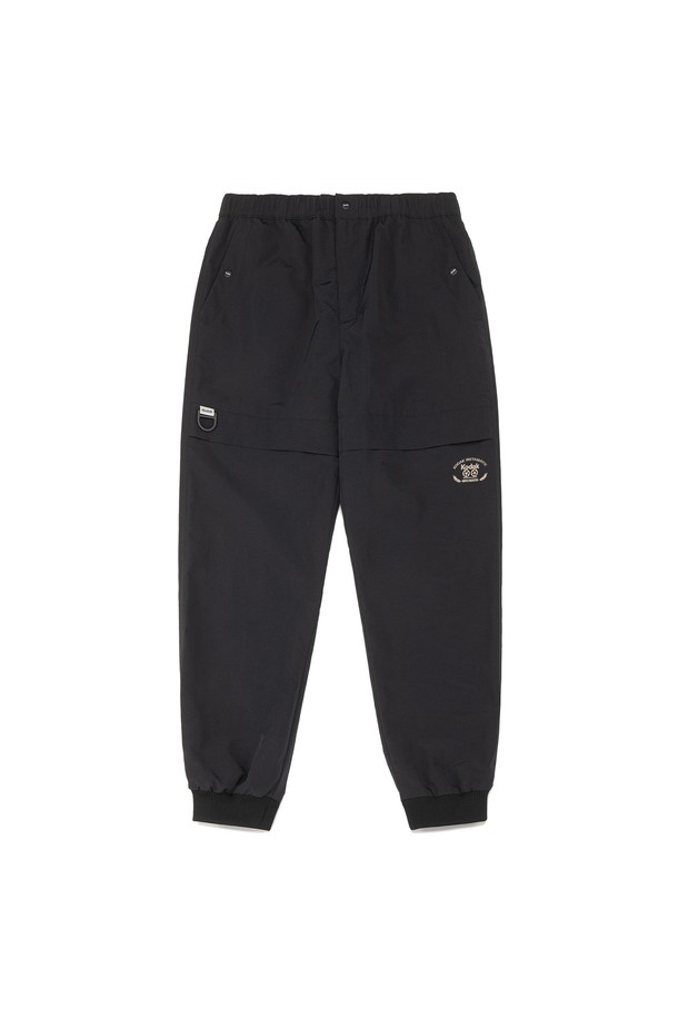 ISO400 선샤인 스냅 트랙 팬츠 BLACK는 편안함과 스타일을 동시에 잡은 공용 트랙 팬츠입니다. 일상  및 스포츠 활동에 적합하며, 봄, 가을 시즌에 활용하기 좋습니다. 블랙 컬러의 무지 디자인에 조거 핏으로 제작되어 스포티하면서도 캐주얼한 무드를 연출합니다. 밴딩 처리와 스냅 버튼 디테일로 활동성을 더했습니다. 릴랙스 핏으로 편안한 착용감을 선사하며 피트니스룩, 미니멀, 캐주얼 스타일을 즐겨 입는 분들께 추천합니다.
