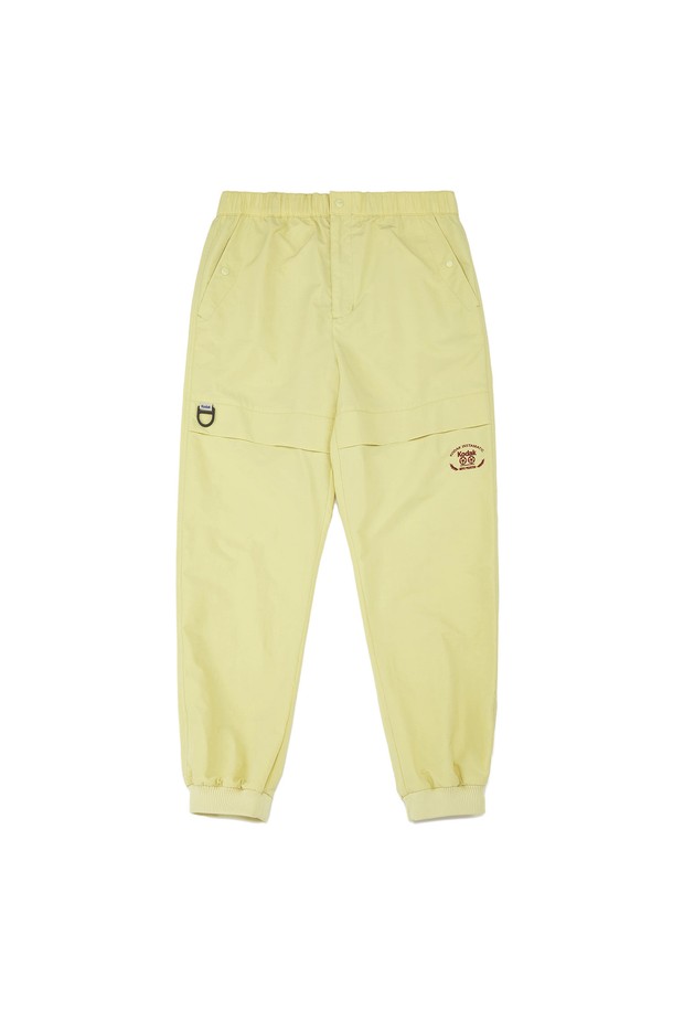 ISO400(아이 에스 오 사백) 선샤인 스냅 트랙 팬츠 YELLOW는 가볍고 편안한 착용감을 제공하는 세미오버핏 옐로우 컬러의 트랙 팬츠입니다. 사계절 모두 활용 가능한 긴 기장의 나일론 소재 바지로, 메쉬 안감으로 통기성을 높였습니다. 가볍고 몸에 달라붙지 않아 아웃도어 활동이나 일상복으로 적합하며, 스포티, 캐주얼, 미니멀 스타일을 연출할 수 있습니다. 산책, 여행, 등산 등 다양한 TPO(Time, Place, Occasion)에 어울리는 아이템입니다.
