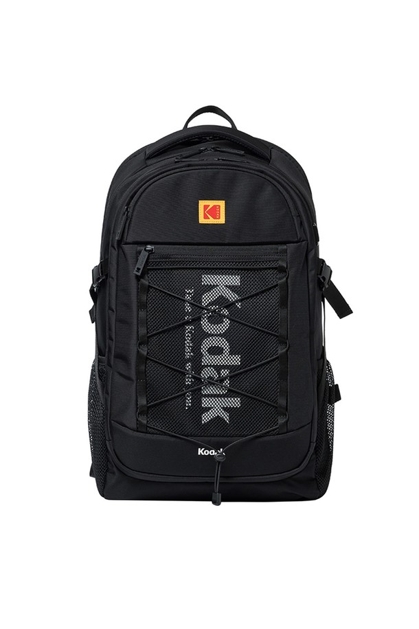 파운디 백팩 BLACK은 27L의 넉넉한 수납공간을 제공하는 남성용 라지 사이즈 백팩입니다. 18인치 노트북과 태블릿을 안전하게 보관할 수 있으며, 무지 디자인에 버클 장식으로 미니멀하고 캐주얼한 스타일을 연출합니다. 통기성이 우수한 K-몰드 등판과 탈부착 스트랩, 체스트벨트, 메쉬 손잡이, 히든 포켓 등 섬세한 기능들이 돋보입니다. 일상 및 여행에 적합하며, 내구성이 강화된 외부 소재와 1050g의 경량 설계로 편안함을 더합니다.
