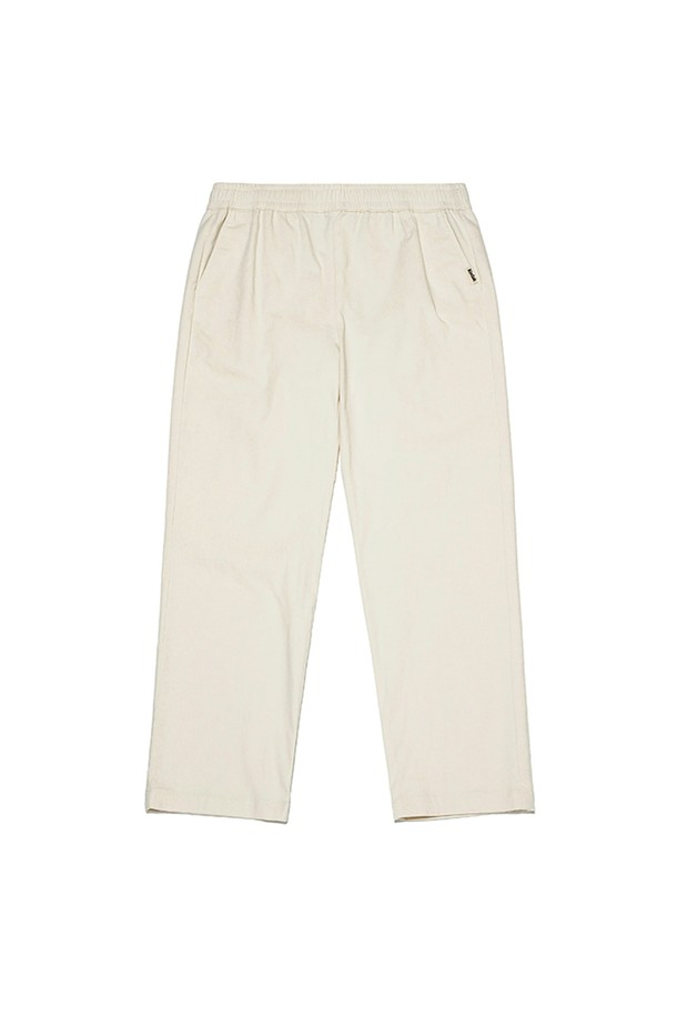 에센셜 우븐 와이드핏 팬츠 아이보리는 캐주얼하고 베이직한 스타일을 연출하기 좋은 바지입니다. 면과 폴리우레탄 혼방 소재로 제작되어 간절기와 겨울에 착용하기 좋으며, 비침 없이 편안하게 입을 수 있습니다. 와이드핏과 테이퍼드 디자인으로 트렌디한 핏을 제공하며, 사이드 원포켓 디테일이 돋보입니다. 아이보리 컬러는 다양한 상의와 매치하기 용이하여 데일리룩으로 활용하기 좋습니다. 신축성이 보통인 점 참고하시어 편안한 착용감을 느껴보세요.
