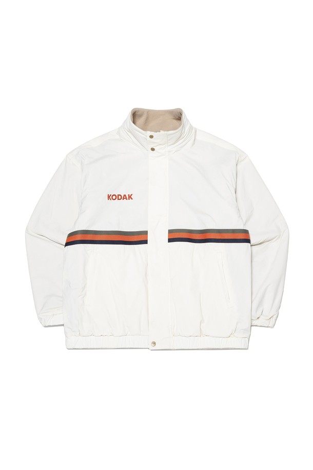 코다컬러 리버시블 마이크로 플리스 재킷 IVORY는 부드러운 촉감의 마이크로 플리스 소재로 제작되어 가을과 겨울철, 따뜻함과 편안함을 선사합니다. 아이보리 컬러의 무지 디자인으로 어떤 스타일에도 쉽게 매치할 수 있으며, 캐주얼, 스포티, 미니멀한 룩을 연출하기 좋습니다. 집업 스타일의 레귤러핏 긴소매 재킷으로, 리버시블 디자인으로 다양한 분위기를 연출할 수 있어 실용적입니다. 산책이나 캠핑 등 다양한 TPO에 활용 가능하며, 두꺼운 두께감으로 보온성을 높였습니다.
