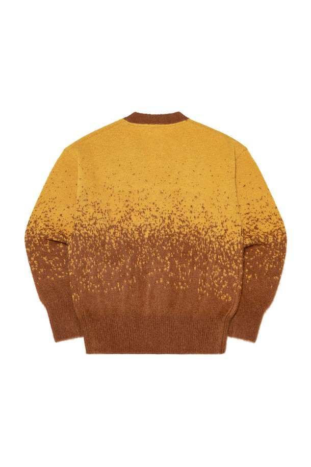 트립 키드모헤어 가디건 머스타드는 부드러운 촉감의 키드모헤어, 아크릴, 나일론, 울 혼방 소재로 제작되어 포근함을 선사하는 가을, 겨울용 가디건입니다. 세미오버핏에 브이넥 디자인, 레귤러 기장으로 편안하고 캐주얼한 스타일을 연출하며, 머스타드와 브라운 컬러의 그라데이션 패턴이 특징입니다. 일상, 집콕, 카페 등 다양한 TPO에 활용 가능하며, 미니멀, 캐주얼, 클래식 스타일을 즐겨 입는 분들께 추천합니다. 긴소매 디자인으로 보온성을 높였으며, 부드러운 촉감이 매력적인 제품입니다.
