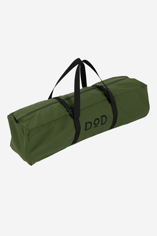 이츠카노 타프 TC(KHAKI)는 캠핑과 아웃도어 활동에 적합한 타프입니다. 폴리에스터와 면 혼방 소재로 제작되어, 사계절 내내 사용 가능하며 UV 차단, 방수, 차광 기능을 제공합니다. 카키색 무지 디자인으로 제작되었으며, 두꺼운 두께감으로 튼튼합니다. 내수압 350mm, UPF50+의 강력한 자외선 차단 기능과 99.7% 이상의 차광율을 자랑합니다. 2WAY 연장 벨트 시스템과 컴팩트 수납이 가능하며, 페그 8개, 로프, 폴 액세서리, 연장 벨트, 타이 벨트, 수납봉투, 캐리백으로 구성되어 있습니다.
