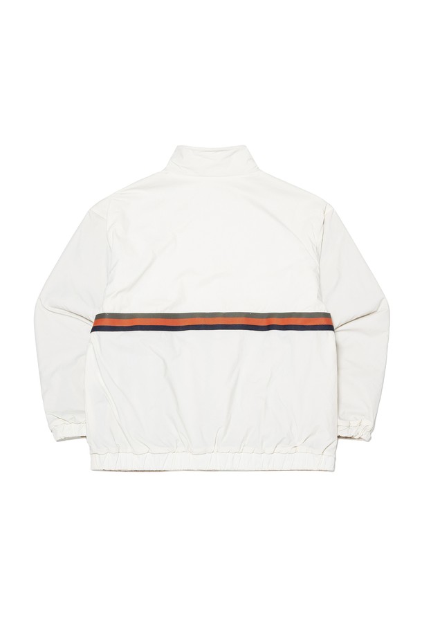 코다컬러 리버시블 마이크로 플리스 재킷 IVORY는 부드러운 촉감의 마이크로 플리스 소재로 제작되어 가을과 겨울철, 따뜻함과 편안함을 선사합니다. 아이보리 컬러의 무지 디자인으로 어떤 스타일에도 쉽게 매치할 수 있으며, 캐주얼, 스포티, 미니멀한 룩을 연출하기 좋습니다. 집업 스타일의 레귤러핏 긴소매 재킷으로, 리버시블 디자인으로 다양한 분위기를 연출할 수 있어 실용적입니다. 산책이나 캠핑 등 다양한 TPO에 활용 가능하며, 두꺼운 두께감으로 보온성을 높였습니다.
