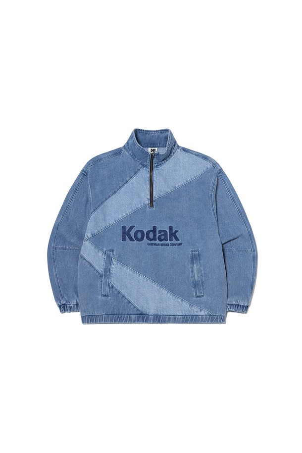 케이 데님 아노락 재킷 BLUE는 남녀 모두 착용 가능한 캐주얼 아노락 재킷입니다. 블루 및 다크블루 컬러로 출시되었으며, 봄, 가을 시즌에 착용하기 좋습니다. 오버핏 또는 세미오버핏으로 편안하게 착용할 수 있으며, K 모노그램 패턴이 돋보이는 디자인입니다. 워싱 가공된 면 소재로 제작되었으며, 중간 두께감과 뻣뻣한 촉감을 가지고 있습니다. 집업 스타일이며 긴 소매 기장으로 활동성을 더했습니다.
