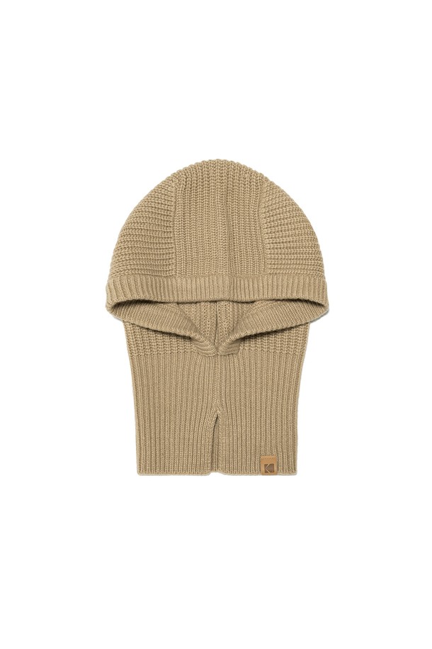 바라클라바 BEIGE는 부드러운 촉감과 두꺼운 두께감으로 겨울철 보온성을 책임지는 모자입니다. 울, 나일론, 캐시미어의 혼방 소재로 제작되어 포근함을 선사하며, 깊은 모자 깊이로 얼굴 전체를 감싸줍니다. 로고 자수 디자인이 특징이며, 일상 및 겨울 데일리룩에 클래식, 미니멀, 캐주얼 스타일로 연출하기 좋습니다. 울 블렌드 원사를 사용하여 제작되었으며, 편안한 실루엣으로 활동성을 높였습니다.
