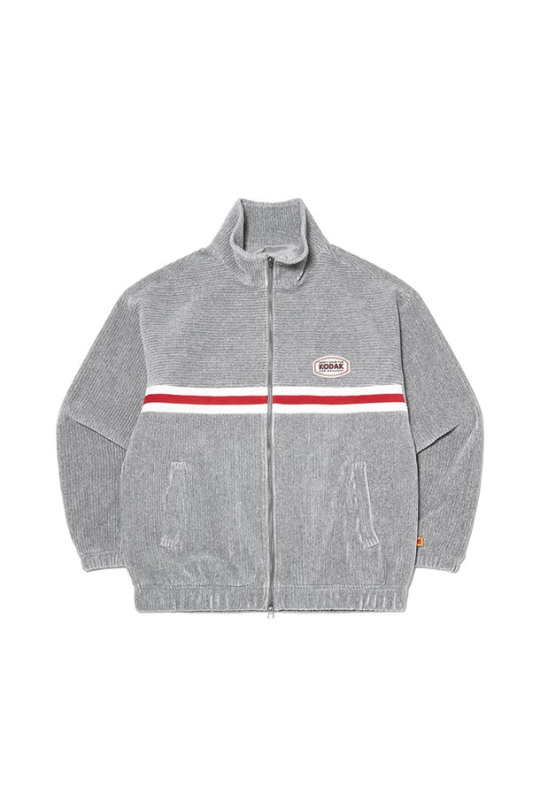 씨네코닥 코듀로이 집업 M.GREY는 부드러운 촉감과 두께감으로 가을, 겨울에 착용하기 좋은 집업 재킷입니다. 밀란지그레이, 블루, 스카이블루 3가지 색상으로 출시되어, 캐주얼, 스포티한 스타일을 연출할 수 있습니다. 면, 폴리에스터, 레이온, 폴리우레탄 혼방 소재로 제작되어 신축성이 뛰어나고 편안한 착용감을 제공합니다. 오버핏 디자인에 무지 패턴으로 어떤 옷에도 잘 어울리며, 셋업으로도 활용 가능하여 가을 나들이룩, 겨울 데일리룩, 여행룩 등 다양한 TPO에 적합합니다. 코듀로이 자켓 특유의 고급스러운 분위기를 연출하며, 긴 소매 기장과 집업 여밈 방식으로 실용성을 더했습니다.
