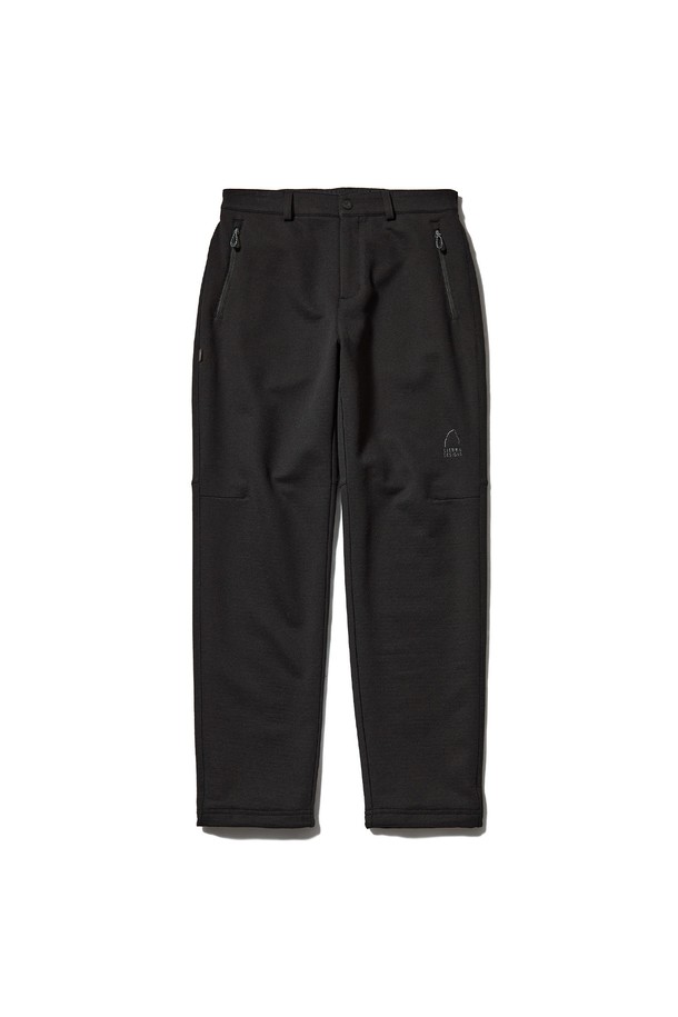 W) 폴라텍 파워에어 리시안(LYCIAN) 소프트쉘 팬츠 (레귤러핏) BLACK는 아웃도어 및 일상에서 활용하기 좋은 블랙 색상의 소프트쉘 팬츠입니다. 가을, 겨울 시즌에 적합하며, 폴리에스터와 엘라스토멀티에스터 혼방의 폴라텍 파워에어 소재를 사용하여 보온성과 스트레치 기능을 갖췄습니다. 레귤러핏으로 편안한 착용감을 제공하며, 스포티하고 캐주얼한 스타일을 연출할 수 있습니다. 등산룩, 겨울 데일리룩, 캠핑룩 등 다양한 TPO에 활용 가능하며, 미니멀한 디자인으로 어떤 스타일에도 잘 어울립니다. 부드러운 촉감과 두꺼운 두께로 따뜻함을 더합니다.
