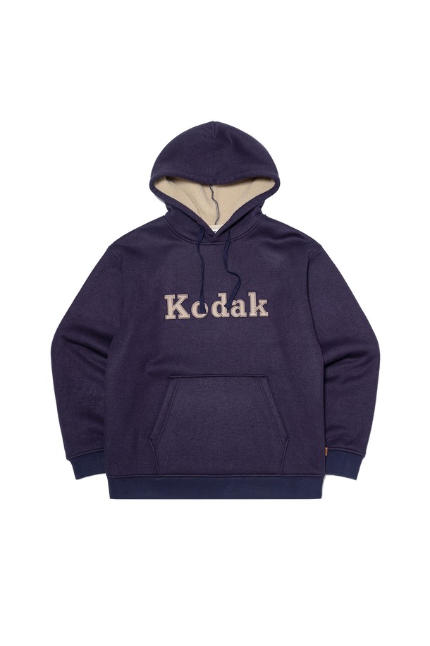 브라우니 세미오버핏 라이트웜 기모 후디 NAVY(네이비)는 가을과 겨울, 일상과 스포츠 활동 모두에 적합한 남녀 공용 후드티셔츠입니다. 네이비 컬러의 세미오버핏으로 스포티하면서도 캐주얼한 스타일을 연출할 수 있습니다. 부드러운 촉감의 레이온, 폴리에스터, 나일론 혼방 소재에 두꺼운 기모 안감을 더해 보온성을 높였습니다. 양털 외관의 후드 포인트로 디자인을 더했으며, 가벼운 착용감으로 다양한 야외 활동 시에도 편안하게 활동할 수 있습니다. 가을 나들이룩이나 겨울 데일리룩으로 활용하기 좋습니다.
