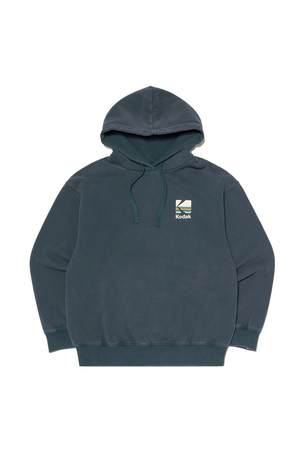 네이비 컬러의 레인보우 세미오버핏 스노우워싱 기모 후디입니다. 부드러운 촉감과 두꺼운 두께감으로 뛰어난 보온성을 제공하며, 기모 안감 처리가 되어 더욱 따뜻하게 착용할 수 있습니다. 캐주얼, 스포티, 미니멀 스타일을 연출하기 좋으며, 일상, 스포츠 활동은 물론 겨울 데일리룩, 집콕룩, 산책룩으로도 활용하기 좋습니다. 스노우워싱 가공과 레인보우 시그니처 패키지 디자인이 특징이며, 신축성 또한 우수합니다. 긴 소매와 후드 디자인으로 편안하면서도 스타일리시한 겨울 패션을 완성해보세요.
