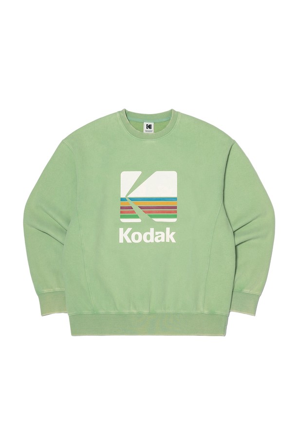 레인보우 세미오버핏 스노우워싱 기모 맨투맨 GREEN은 부드러운 촉감과 두꺼운 두께감으로 가을, 겨울철 따뜻하게 입을 수 있는 맨투맨입니다. 캐주얼, 스포티, 미니멀 스타일을 모두 소화할 수 있으며, 일상, 집콕, 산책 등 다양한 TPO에 활용하기 좋습니다. 그린 컬러에 레인보우 시그니처 윈터 패키지로 디자인되었으며, 스노우워싱 가공으로 빈티지한 무드를 더했습니다. 넉넉한 세미오버핏으로 편안한 착용감을 선사하며, 긴 소매와 라운드넥 디자인이 특징입니다. 면, 폴리에스테르, 폴리우레탄, 기모 소재를 사용하여 보온성을 높였습니다.
