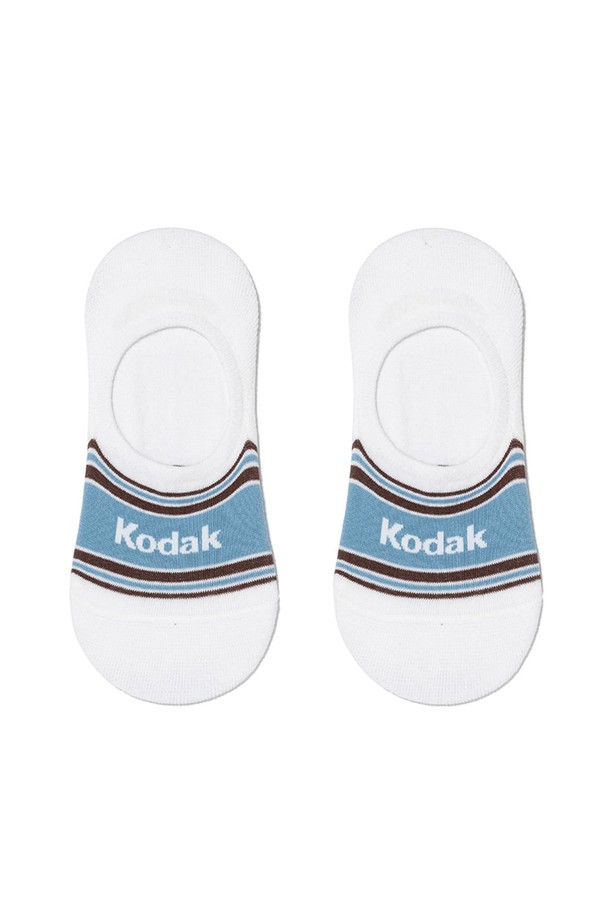 **스트라이프 멀티 노쇼 삭스 S.BLUE**

산뜻한 스카이블루 컬러에 옐로우, 네이비 컬러 스트라이프 패턴이 돋보이는 노쇼 양말입니다. 면, 폴리에스터, 폴리우레탄 혼방 소재로 제작되어 사계절 내내 쾌적하게 착용 가능하며, 얇은 두께감과 매끄러운 촉감이 특징입니다. 발 뒤꿈치 Y자 절개 및 실리콘 처리로 흘러내림을 방지하여 활동성을 높였습니다. 일상생활은 물론, 가벼운 동네 마실룩이나 산책룩에 캐주얼, 미니멀, 클래식 스타일로 포인트를 더해보세요.
