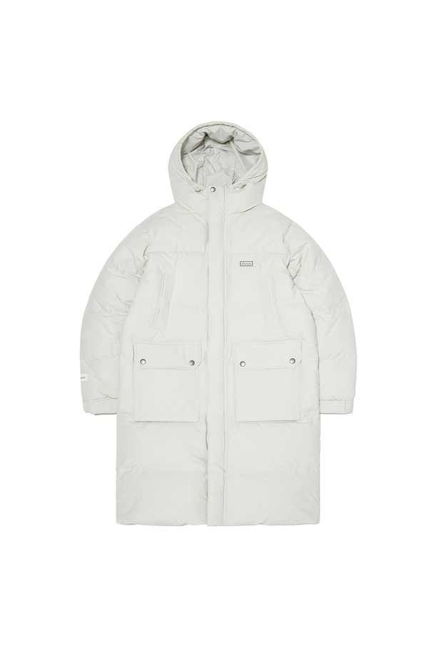 **에센셜 롱 스탠넥 다운 재킷 아이보리**는 한겨울 추위에도 끄떡없는 보온성을 제공하는 공용 롱다운 재킷입니다. 부드러운 촉감의 폴리에스터 소재로 제작되었으며, 유러피안 물라드 덕다운 충전재(필파워 700 이상)와 Duck Down 80%, Feather 20%의 충전재로 우수한 보온력을 자랑합니다. 베이직한 디자인에 롱 기장과 레귤러핏으로 제작되어 다양한 겨울 데일리룩에 활용하기 좋습니다. 소매 스트랩 디테일, 허리 및 가슴 포켓 구성으로 실용성을 더했으며, 생분해 가능한 다운을 사용하여 환경까지 생각했습니다. 클래식, 미니멀, 캐주얼 스타일을 즐겨 입는 분들께 추천합니다.
