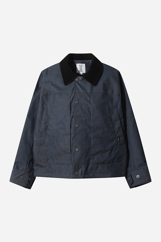 워크 더블레이어 재킷 여자(DARK INDIGO)는 워크웨어 스타일의 여성용 자켓입니다. 2LAYER 소재를 적용하여 방풍 기능을 갖췄으며, 내구성이 뛰어나 캠핑이나 일상복으로 활용하기 좋습니다. 다크 인디고 컬러와 카라의 코듀로이 포인트가 특징이며, 부드러운 촉감과 여유 있는 핏으로 편안하게 착용할 수 있습니다. 긴 소매 디자인이며, 안감은 나일론 소재로 마감되었습니다. 워크 베스트와 셋업으로 스타일링하여 더욱 멋스러운 연출이 가능합니다.
