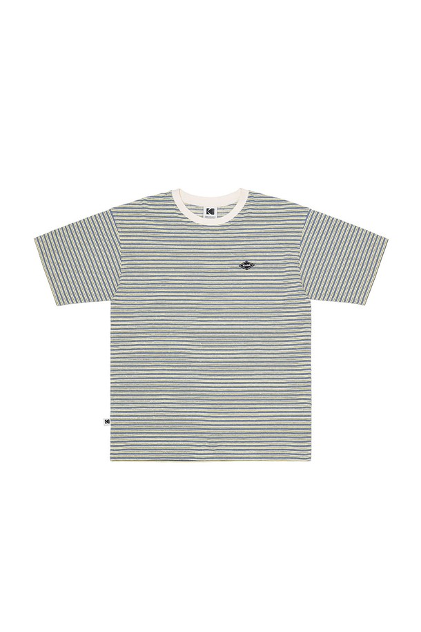 레인보우 스트라이프 반팔 티셔츠 YELLOW는 산뜻한 옐로우 컬러를 바탕으로, 그린과 레드의 레인보우 스트라이프 패턴이 시원한 느낌을 주는 반팔 티셔츠입니다. 면 소재로 제작되어 부드러운 촉감과 편안한 착용감을 선사하며, 얇은 두께감으로 봄, 여름 시즌에 활용하기 좋습니다. 넉넉한 핏의 세미오버핏 실루엣으로 트렌디한 스타일을 연출하며, 신축성이 좋아 활동성까지 보장합니다. 라운드넥 디자인으로 어떤 스타일에도 자연스럽게 어울리며, 일상 및 여행 시 캐주얼하면서도 개성 있는 스타일을 완성할 수 있습니다. 비침 걱정 없이 편안하게 착용하세요.
