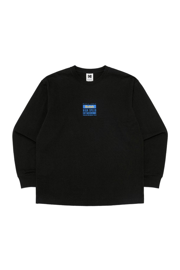 에센셜 스몰 워딩 긴팔 티셔츠 BLACK는 베이직하고 캐주얼한 스타일의 공용 긴팔 티셔츠입니다. 봄, 가을에 적합하며, 부드러운 촉감의 면 소재로 제작되어 편안한 착용감을 선사합니다. 레귤러 기장에 오버핏으로 디자인되었으며, 라운드넥과 긴소매로 편안함을 더했습니다. 블랙 컬러에 로고 및 그래픽 패턴이 포인트로 더해졌으며, 리브 소매단과 헤비코튼 소재로 형태 유지력이 우수합니다. 동네 마실룩, 카페룩 등 다양한 TPO에 활용하기 좋으며, 캐주얼, 미니멀, 클래식 스타일을 즐기는 분들께 추천합니다.
