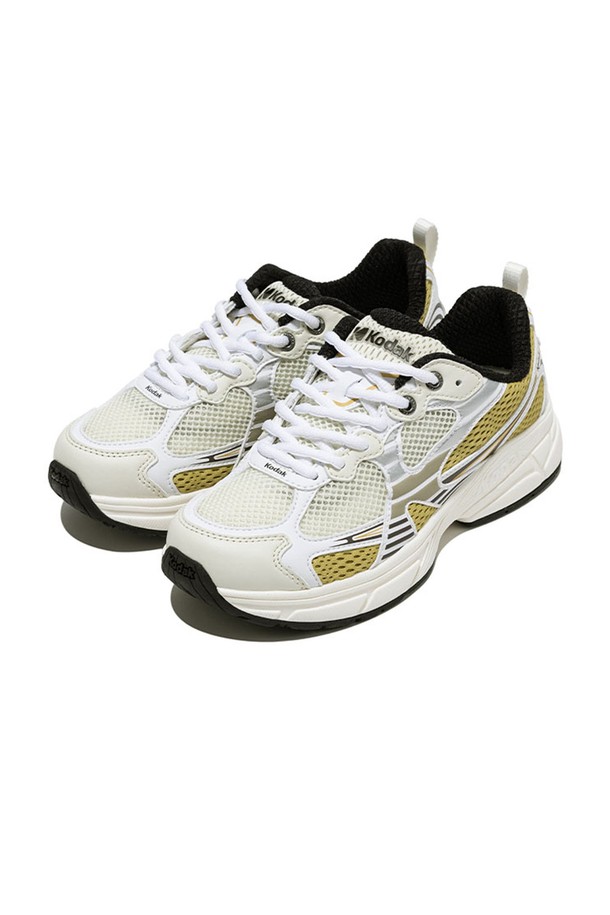 크롬 2 옐로우는 남성용 운동화로, 봄, 여름 계절에 일상 및 실내 운동에 적합합니다. 라운드 앞코 디자인에 끈으로 묶는 스타일이며, 메쉬 패턴과 K자 로고 포인트가 특징입니다. 옐로우와 아이보리 컬러, 다양한 합성 가죽 디테일이 돋보이며, 플랫 굽에 로우탑 디자인으로 편안함을 더했습니다. 캐주얼, 스포티, 미니멀 스타일을 연출하며, 가볍게 동네 마실룩이나 산책룩으로 활용하기 좋습니다. 24SS 크롬 2 컬러 업데이트 컬렉션으로, 나일론 안감과 합성 가죽, 폴리에스테르, 나일론, 폴리우레탄, 고무 등 다양한 소재를 사용하여 제작되었습니다.

