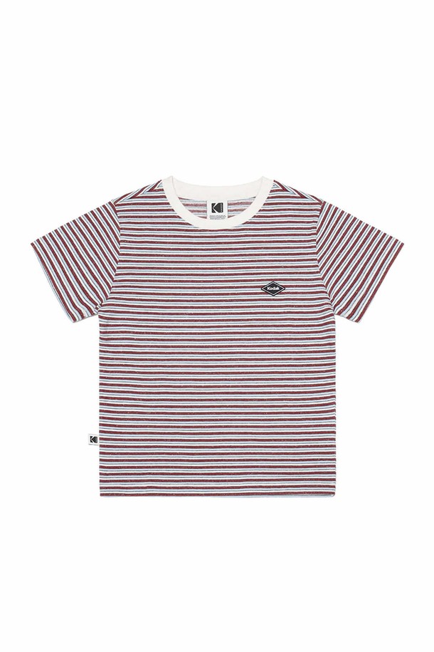 레인보우 스트라이프 반팔 티셔츠 우먼 RED는 경쾌한 레인보우 스트라이프 패턴이 돋보이는 여성 반팔 티셔츠입니다. 부드러운 면 소재로 제작되어 편안한 착용감을 선사하며, 얇은 두께감으로 봄, 여름 시즌에 시원하게 즐길 수 있습니다. 라운드넥 디자인과 레귤러핏, 오버핏으로 캐주얼한 스타일을 연출하며, 동네 마실룩이나 봄 소풍룩에 잘 어울립니다. 레드, 그린, 옐로우 컬러 조합으로 산뜻함을 더하여 미니멀, 스트리트 스타일을 완성해보세요. 신축성이 있어 활동성이 좋고 비침 걱정 없이 데일리하게 즐길 수 있습니다.
