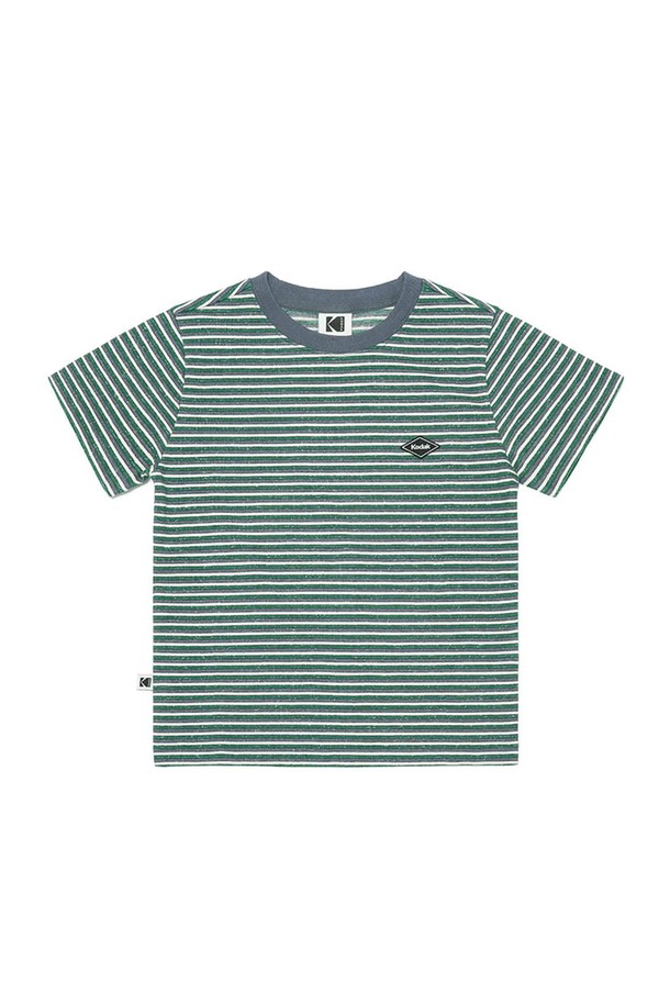 레인보우 스트라이프 반팔 티셔츠 우먼 GREEN은 부드러운 면 소재로 제작되어 편안한 착용감을 선사합니다. 그린, 옐로우, 레드의 무지개 스트라이프 패턴이 캐주얼한 분위기를 연출하며, 봄, 여름 시즌에 어울리는 얇은 두께감으로 시원하게 즐길 수 있습니다. 라운드넥에 레귤러핏, 반소매 기장으로 디자인되었으며, 세미 오버사이즈 핏과 신축성 좋은 소재로 활동성을 높였습니다. 동네 마실룩, 봄 소풍룩, 카페룩 등 다양한 TPO에 매치하여 캐주얼, 미니멀, 클래식 스타일을 연출해보세요.
