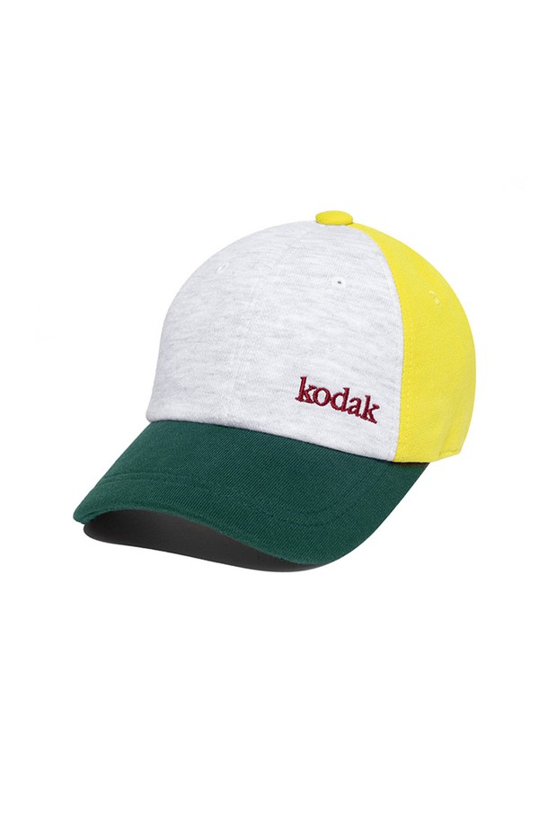 컬러 콤비 볼캡 키즈 W.MELANGE는 부드럽게 넘어가는 앞 형태가 특징인 볼캡입니다. 밀란지 그레이와 핑크 두 가지 색상으로 출시되었으며, 면, 폴리에스터, 레이온 혼방 소재로 제작되어 편안한 착용감을 선사합니다. 사이즈 조절이 가능한 벨크로 스트랩과 브랜드 로고 디자인으로 포인트를 더했으며, 캐주얼한 스타일을 연출하기 좋습니다. 이 볼캡은 동네 마실룩이나 봄 소풍룩에 잘 어울리며, 아이의 얼굴 실루엣을 안정적으로 잡아주는 시그니처 핏을 제공하여 프리미엄 키즈 캐주얼 스타일을 완성합니다.
