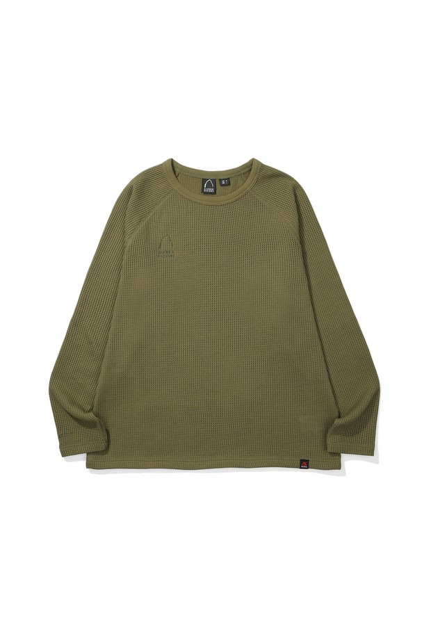 그라나이트(GRANITE) 폴라텍 파워드라이 메쉬 긴팔 티셔츠는 아웃도어 및 일상생활에서 활용하기 좋은 공용 긴팔 티셔츠입니다. 흡습, 속건, 통기, 체온 조절 기능의 폴리에스터 소재로 봄, 여름 시즌에 쾌적하게 착용할 수 있습니다. 카키 컬러의 스포티한 스타일이며, 이중 구조 메쉬 패턴으로 활동성을 높였습니다. 폴라넥 디자인과 얇은 두께감으로 다양한 등산룩, 여행룩, 피트니스룩에 매치하기 좋습니다.
