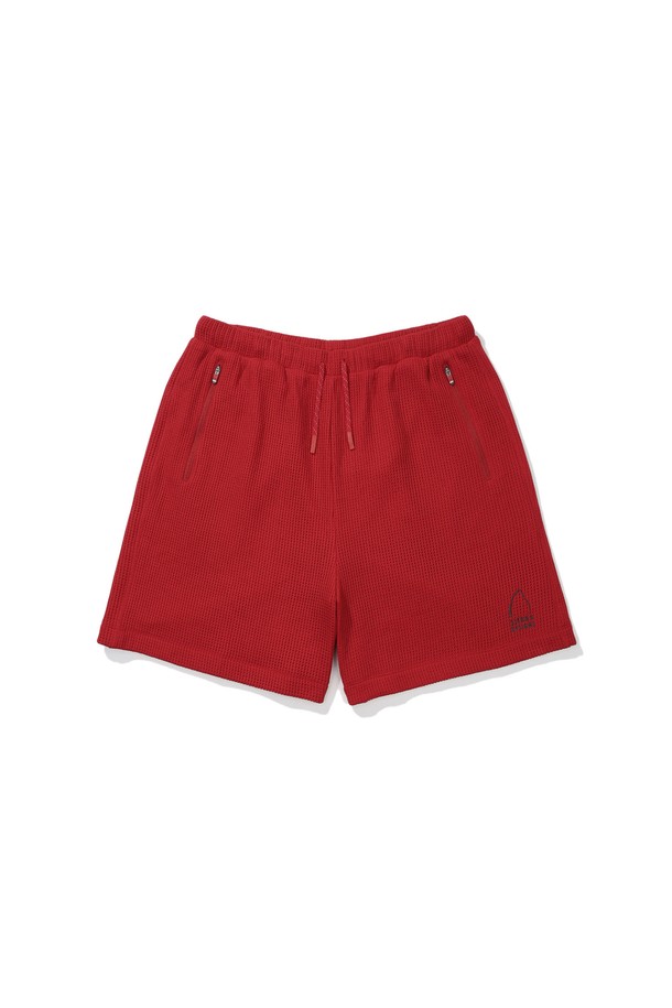 그라나이트(GRANITE) 폴라텍 파워드라이 메쉬 반바지 RED는 스포츠 활동과 일상에서 모두 활용 가능한 남녀 공용 반바지입니다. 뛰어난 흡습, 속건, 통기성을 자랑하는 폴라텍 파워드라이 소재와 이중 메쉬 구조로 쾌적함을 제공합니다. 허리에는 드로우코드가 있어 편안한 착용감을 선사하며, 온도 조절 기능으로 활동성을 높여줍니다. 스포티, 캐주얼, 미니멀 스타일을 선호하는 분들께 추천하는 여름철 필수 아이템입니다. 레귤러핏으로 편안하게 착용 가능하며, 러닝, 휴가, 피트니스룩에 잘 어울립니다.
