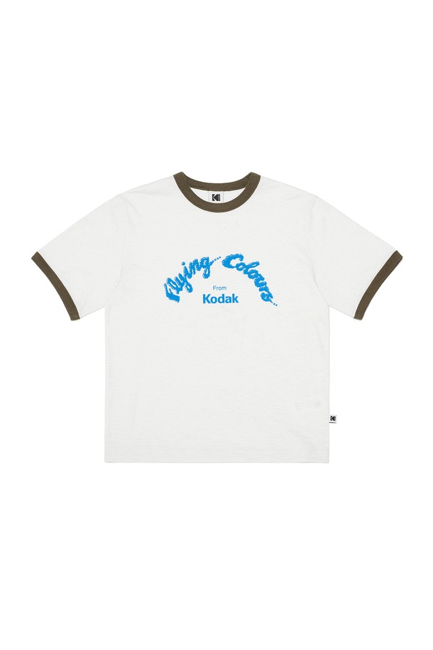 아이보리 컬러의 그래픽 링거 반팔 티셔츠입니다. 넥과 소매에 배색 포인트를 주어 경쾌한 느낌을 더했습니다. 봄, 여름 시즌에 활용하기 좋은 얇은 두께감과 부드러운 슬럽 소재로 제작되어 편안한 착용감을 선사합니다. 캐주얼, 미니멀, 시티보이 스타일을 즐겨 입는 남녀 모두에게 잘 어울립니다. 데이트룩, 카페룩 등 다양한 TPO에 맞춰 스타일링해보세요.
