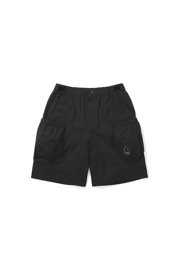 로웰(ROWELL) 5부 카고 쇼츠 BLACK는 얇은 두께감의 립스탑 소재로 제작되어 여름철에도 시원하게 착용할 수 있는 5부 기장의 반바지입니다. 레귤러핏으로 편안한 착용감을 제공하며, 허리 밴딩과 사이즈 조절 기능으로 활동성을 높였습니다. 캐주얼 무드의 무지 디자인으로, 동네 마실룩, 여행룩, 휴가룩 등 다양한 TPO에 활용하기 좋습니다. 허리 밴드, 벨크로 디테일, 전후면 및 사이드 입체 포켓으로 실용성을 더했습니다. 미니멀, 워크웨어 스타일을 즐겨 입는 분들께 추천합니다.
