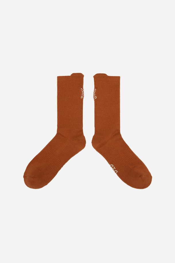 래빗 울 양말(ORANGE)은 부드러운 촉감과 따뜻한 보온성을 자랑하는 두꺼운 두께의 양말입니다. 래빗 울 소재를 사용하여 제작되었으며, 가을과 겨울에 착용하기 좋습니다. 오렌지 컬러의 무지 디자인으로, 집콕룩, 산책룩, 여행룩 등 다양한 TPO에 활용 가능합니다. 미니멀, 클래식, 캐주얼 스타일을 즐겨 입는 분들께 추천합니다. 일상생활에서 편안함과 스타일을 동시에 누려보세요.
