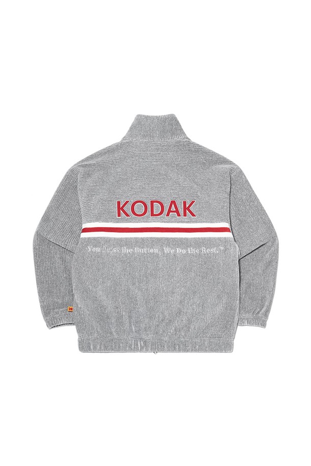 씨네코닥 코듀로이 집업 M.GREY는 부드러운 촉감과 두께감으로 가을, 겨울에 착용하기 좋은 집업 재킷입니다. 밀란지그레이, 블루, 스카이블루 3가지 색상으로 출시되어, 캐주얼, 스포티한 스타일을 연출할 수 있습니다. 면, 폴리에스터, 레이온, 폴리우레탄 혼방 소재로 제작되어 신축성이 뛰어나고 편안한 착용감을 제공합니다. 오버핏 디자인에 무지 패턴으로 어떤 옷에도 잘 어울리며, 셋업으로도 활용 가능하여 가을 나들이룩, 겨울 데일리룩, 여행룩 등 다양한 TPO에 적합합니다. 코듀로이 자켓 특유의 고급스러운 분위기를 연출하며, 긴 소매 기장과 집업 여밈 방식으로 실용성을 더했습니다.
