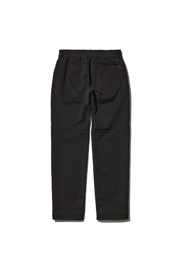 W) 폴라텍 파워에어 리시안(LYCIAN) 소프트쉘 팬츠 (레귤러핏) BLACK는 아웃도어 및 일상에서 활용하기 좋은 블랙 색상의 소프트쉘 팬츠입니다. 가을, 겨울 시즌에 적합하며, 폴리에스터와 엘라스토멀티에스터 혼방의 폴라텍 파워에어 소재를 사용하여 보온성과 스트레치 기능을 갖췄습니다. 레귤러핏으로 편안한 착용감을 제공하며, 스포티하고 캐주얼한 스타일을 연출할 수 있습니다. 등산룩, 겨울 데일리룩, 캠핑룩 등 다양한 TPO에 활용 가능하며, 미니멀한 디자인으로 어떤 스타일에도 잘 어울립니다. 부드러운 촉감과 두꺼운 두께로 따뜻함을 더합니다.
