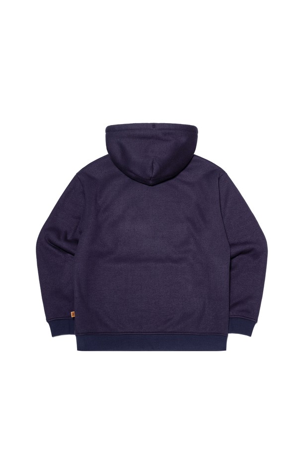 브라우니 세미오버핏 라이트웜 기모 후디 NAVY(네이비)는 가을과 겨울, 일상과 스포츠 활동 모두에 적합한 남녀 공용 후드티셔츠입니다. 네이비 컬러의 세미오버핏으로 스포티하면서도 캐주얼한 스타일을 연출할 수 있습니다. 부드러운 촉감의 레이온, 폴리에스터, 나일론 혼방 소재에 두꺼운 기모 안감을 더해 보온성을 높였습니다. 양털 외관의 후드 포인트로 디자인을 더했으며, 가벼운 착용감으로 다양한 야외 활동 시에도 편안하게 활동할 수 있습니다. 가을 나들이룩이나 겨울 데일리룩으로 활용하기 좋습니다.
