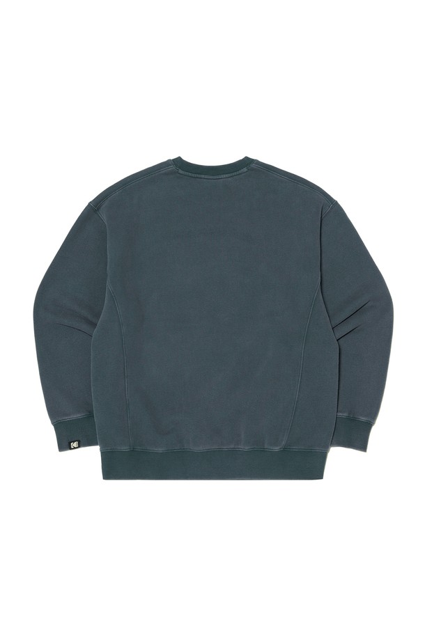 레인보우 세미오버핏 스노우워싱 기모 맨투맨 네이비는 부드러운 촉감과 두꺼운 두께감으로 겨울철 따뜻하게 착용할 수 있는 맨투맨입니다. 넉넉한 세미 오버핏으로 편안한 착용감을 선사하며, 스포티하고 캐주얼한 스타일을 연출합니다. 면, 폴리에스터, 폴리우레탄 혼방 소재에 스노우워싱 가공을 더해 빈티지한 멋을 살렸으며, 신축성이 있어 활동성이 좋습니다. 레인보우 패턴과 로고 디자인으로 포인트를 주어 겨울 데일리룩과 산책룩에 활용하기 좋습니다. 라운드넥, 긴소매, 안감 기모, 비침 없음 등의 특징을 갖춘 실용적인 아이템입니다.
