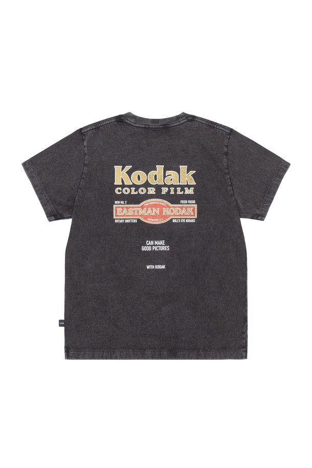 **레시피 스노우워싱 반팔 티셔츠 우먼 BLACK**

캐주얼한 스타일의 레시피 스노우워싱 반팔 티셔츠입니다. 부드러운 면 소재로 제작되어 편안한 착용감을 선사하며, 중간 두께감으로 봄, 여름 시즌에 활용하기 좋습니다. 블랙 컬러에 스노우워싱 가공을 더해 자연스러운 블리칭 효과를 연출했습니다. 세미오버핏으로 편안하게 떨어지는 핏이며, 라운드넥 디자인에 로고 프린트 디테일을 더했습니다. 동네 마실룩, 카페룩 등 다양한 TPO에 레이어드하여 캐주얼하고 미니멀한 스타일을 연출해보세요.
