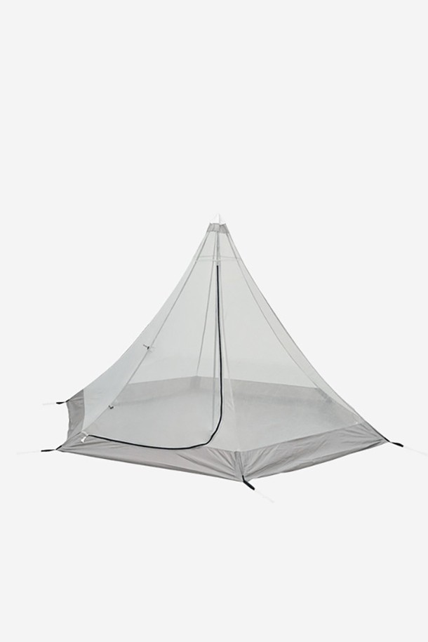 원폴 텐트 S - BLACK은 캠핑과 백패킹에 적합한, 공용으로 사용 가능한 돔형 텐트입니다. 나일론 소재로 제작되어 사계절 내내 사용할 수 있으며, 방수 및 생활 방수 기능을 갖춰 쾌적한 야외 활동을 지원합니다. 원폴 구조로 설치가 간편하며, 경량 설계로 휴대성을 높였습니다. 블랙 컬러의 심플한 디자인에 수납 가방을 포함하여 편리하게 보관하고 이동할 수 있습니다. 사이즈 S로, 컴팩트하면서도 실용적인 캠핑 경험을 제공합니다.
