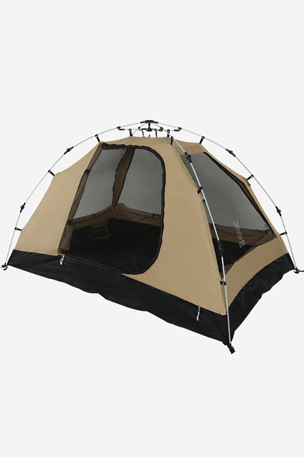 원터치 캥거루 텐트 S - 탄(TAN)은 캠핑과 백패킹에 적합한 사계절용 텐트입니다. 나일론 소재로 제작되어 튼튼하며, 원터치 방식으로 간편하게 설치할 수 있습니다. 캥거루 스타일 디자인과 휴대성을 갖춰 사용이 편리합니다. 무지 패턴의 탄(TAN) 컬러로 제작되었으며, 생활 방수 기능을 제공합니다. S 사이즈로 제작되어, 1~2인 캠핑에 적합합니다.
