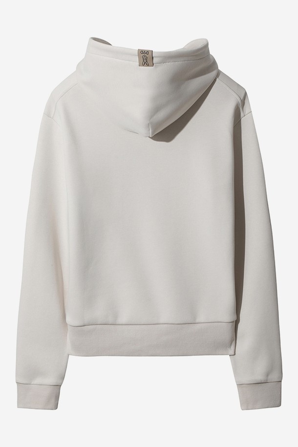 아이보리 컬러의 밀도 후드 여자입니다. 부드러운 촉감과 가벼운 착용감을 자랑하며, 봄, 가을 시즌에 적합합니다. 면, 폴리에스터, 폴리우레탄 혼방 소재로 제작되어 형태 안정성이 우수합니다. 크롭 기장에 레귤러핏으로, 캐주얼한 스타일을 연출하며, 귀여운 토끼 그래픽 로고와 키치한 디자인이 특징입니다. 긴 소매와 후드 디자인으로 편안함과 스타일을 동시에 잡았습니다.
