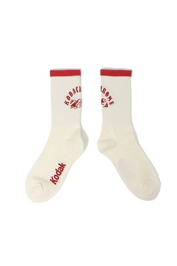 코닥 워딩 크루 삭스 RED는 캐주얼, 미니멀, 스포티한 스타일을 모두 소화하는 양말입니다. 면 소재로 제작되어 봄, 여름 계절에 적합하며, 일상생활에서 편안하게 착용할 수 있습니다. 코닥 브랜드 로고가 디자인되어 있으며, 레드와 화이트 배색으로 포인트를 더했습니다. 크루 삭스 스타일로, S/M (210-240mm), L/XL (250-280mm) 두 가지 사이즈로 제공됩니다. 동네 마실룩이나 산책룩에 매치하여 개성 있는 스타일을 연출해보세요.
