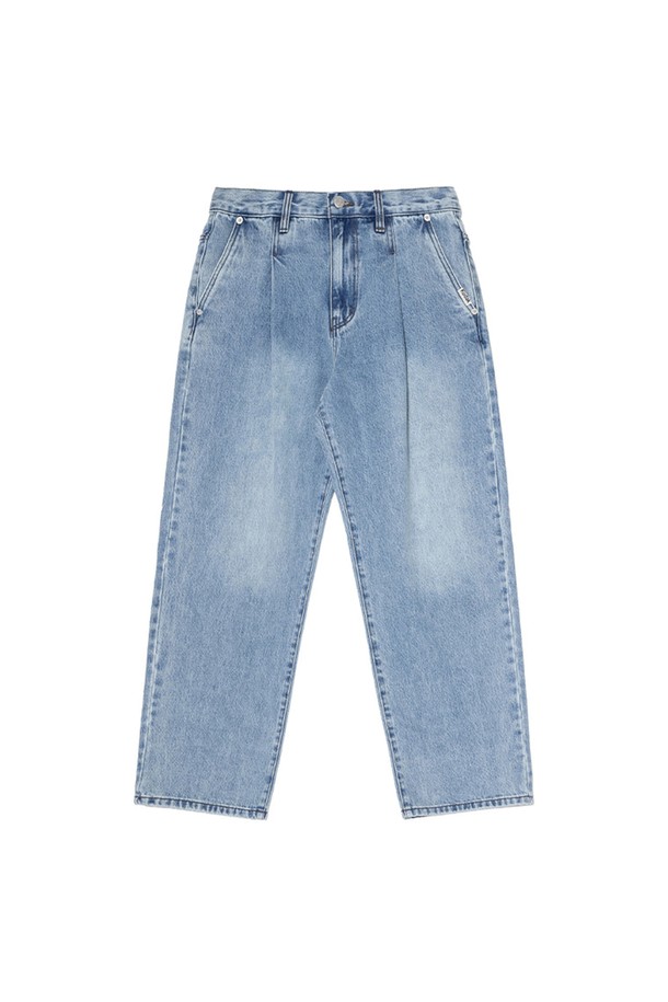 씨네코닥 데님 팬츠 BLUE는 캐주얼하고 미니멀한 스타일을 연출하기에 적합한 데님 팬츠입니다. 사계절 내내 활용 가능한 면 소재의 긴 바지로, 베이직한 무드의 무지 디자인이 특징입니다. 세미와이드 핏과 스트레이트 핏으로 편안하면서도 트렌디한 실루엣을 완성합니다. 일상, 데일리, 쇼핑룩에 모두 잘 어울리며, 신축성이 없고 비침이 없어 깔끔하게 착용할 수 있습니다. 셋업으로도 활용하여 다양한 스타일을 연출해보세요.
