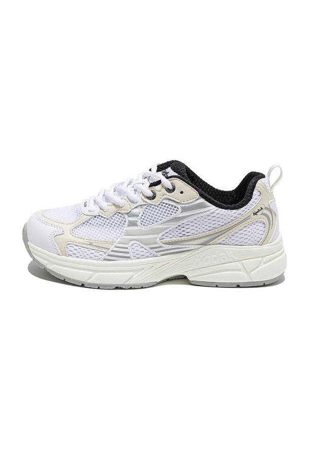 크롬 2 아이보리는 남성용 운동화로, 일상, 실내 및 야외 활동에 적합합니다. 아이보리 컬러의 신세틱 가죽과 메쉬, 로고 패턴이 조화롭게 어우러져 캐주얼, 미니멀, 스포티한 스타일을 연출합니다. 봄, 여름 계절에 어울리며, 데일리함과 유니크함을 동시에 느낄 수 있는 디자인입니다. 합성가죽, 폴리에스터, 나일론, 폴리우레탄, 고무 등의 다양한 소재를 사용하여 편안한 착화감을 제공합니다. 동네 마실룩, 산책룩, 여행룩 등 TPO에 맞춰 폭넓게 활용할 수 있습니다.
