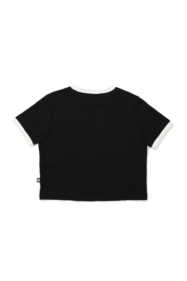 에센셜 링거 반팔 티셔츠 우먼 BLACK은 베이직하고 캐주얼한 스타일의 여성 반팔 티셔츠입니다. 봄, 여름에 어울리는 얇은 두께감의 면 소재로 제작되었으며, 부드러운 촉감을 선사합니다. 링거 스타일 배색 디자인이 특징이며, 세미 크롭핏으로 트렌디함을 더했습니다. 일상, 동네 마실룩, 카페룩 등 폭넓은 TPO에 활용 가능하며, 신축성이 있어 편안하게 착용할 수 있습니다. 블랙 컬러에 반투명한 얇은 두께감으로 시원한 느낌을 줍니다.
